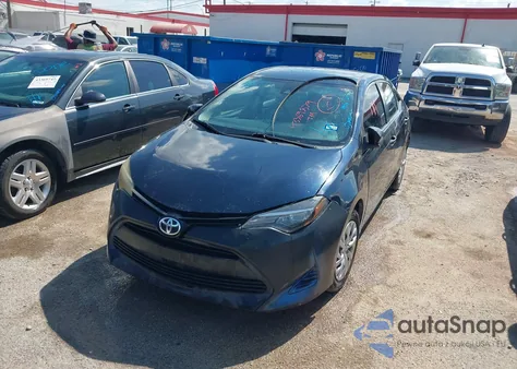 2018 Toyota Corolla Le z USA, uszkodzony, nr VIN 5YFBURHE6JP817207